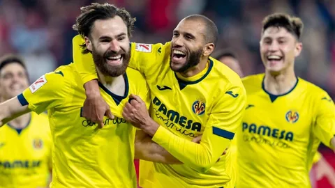 赵继伟半场表现卓越，送出8助攻3得分2篮板，正负值+19领跑全场