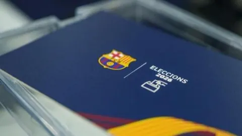 胡金秋底角巧接布朗精准传球，三分线外稳操胜券